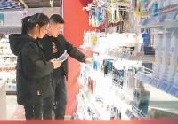 告别“排大队” 中国许多大型超市引入自助结账系统