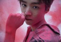 王俊凯粉“末”大片曝光 眼神坚定直面镜头