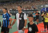 足坛巨星C罗迎来35岁的生日 他还能在绿茵场上奔跑多久?