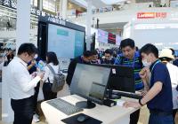 “硬核”装备来袭 智能教育吸引大量观众