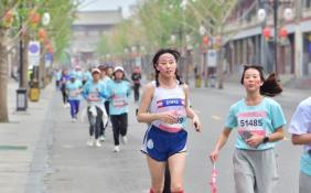 打卡正定古城赛道 石家庄女子半程马拉松开跑