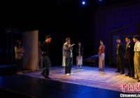 利用间离效果 话剧《十字街头》让演员“跳进跳出”