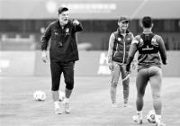 中场球员储备非常丰富 该挑大梁了