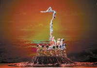 全身涂成金色 大型杂技剧《战上海》首次来京