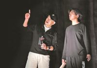 抛开一切去换一片宁静 双语版《哈姆雷特》登台