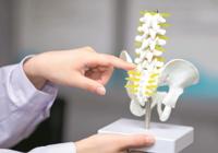 你知道吗？腰椎小关节错位就是闪腰的一种