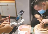 近距离感受艺术大师匠心之作 这个七夕市民收获满满 近距离感受艺术大师匠心之作 这个七夕市民收获满满