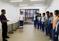 住院期间还每天给教师打电话安排工作 满脑子牵挂的都是学生的学习